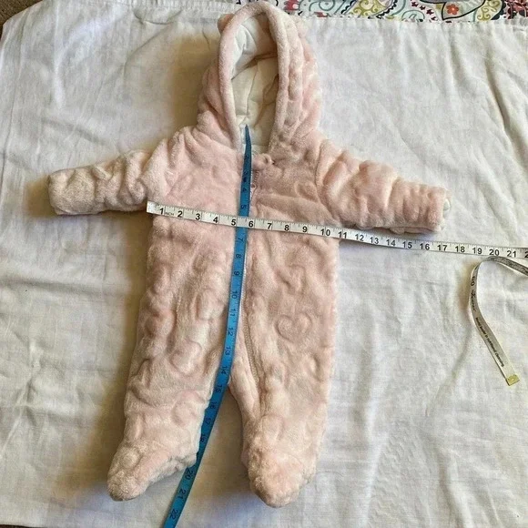 Super Soft and Cute baby girl snowsuit size 0-3M - Picture 2 of 3